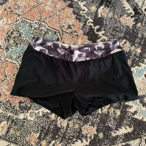 LIKE NEW: WORKOUT SHORTS